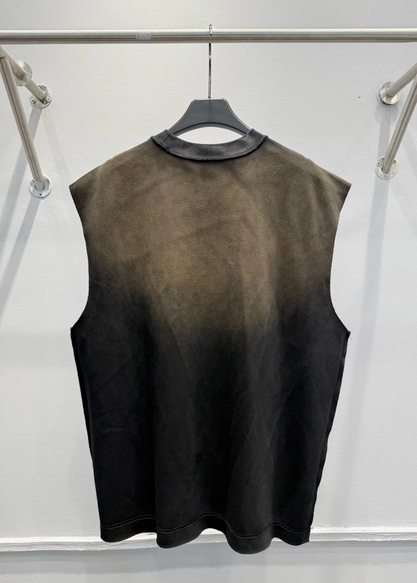 🅿️200 CH Croixin New Sleeveless Round Neck T-shirt 320g heavy-duty synthetic fabric The upper body is wide and stylish Ice-feeling experience on the inside Spliced ​​tailoring on the waist side Spray horse slip plus burning process The oversize version highlights the trendy design Size: L-4XL